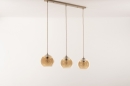 Foto 74593-34 schuinaanzicht: Trendy hanglamp met drie glazen bollen in amberkleur met snoer van jute en zandkleurige details