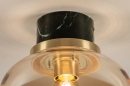 Foto 74637-3 detailfoto: Badkamer plafondlamp van glas in amberkleur met groen marmer en messing. 