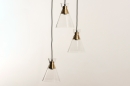 Foto 74676-7: Hanglamp met heldere glazen en messing fittingen aan ronde plafondplaat 