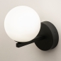 Foto 74692-3: Mattschwarze Art-Deco-Wandlampe mit einer weißen Glaskugel, auch für das Badezimmer