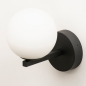 Foto 74692-4: Mattschwarze Art-Deco-Wandlampe mit einer weißen Glaskugel, auch für das Badezimmer