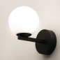 Foto 74692-9: Mattschwarze Art-Deco-Wandlampe mit einer weißen Glaskugel, auch für das Badezimmer