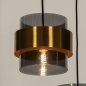 Foto 74711-10 detailfoto: Hanglamp met 3 kokers van rookglas en gouden details aan een ronde plafondplaat