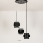Foto 74712-1: Zwarte hanglamp met drie kokers van rookglas aan een ronde plafondplaat