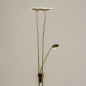 Foto 74733-7 schuinaanzicht: Led uplighter met leeslamp in het goud/messing en is dimbaar