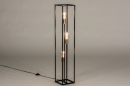 Foto 74791-19 schuinaanzicht: industriële vloerlamp in het zwart van metaal met gouden fittingen