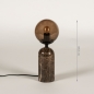 Foto 74815-10 maatindicatie: Tafellamp met hoge voet van bruin marmer en bol van bruin glas
