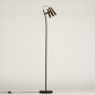 Foto 74816-6 zijaanzicht: Zwarte vloerlamp met messing/goud kap in minimalistisch design