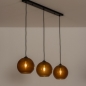 Foto 74822-3 schuinaanzicht: Zwarte hanglamp met drie bollen van bruin glas 
