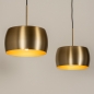 Foto 74830-4 schuinaanzicht: Gouden hanglamp van metaal met twee gouden kappen