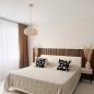 Foto 74886-14 sfeerfoto_uit: Luxe beige lampion hanglamp van stof in japandi stijl 