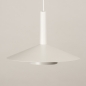 Foto 74902-13 detailfoto: Witte hanglamp met drie witte kappen van metaal in Scandinavisch design, geeft indirect licht
