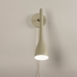 Foto 74967-5 vooraanzicht: Beige wandlamp van metaal met snoer en stekker 