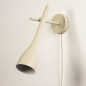 Foto 74967-9 schuinaanzicht: Beige wandlamp van metaal met snoer en stekker 