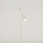Foto 74973-4: Stehlampe aus Metall in Hellbeige 