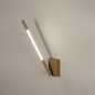 Foto 74987-3 schuinaanzicht: Minimalistische led wandlamp in goud met draaibare slanke buis 