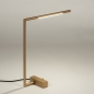 Foto 74991-4 schuinaanzicht: Minimalistische led bureaulamp in goud/messing