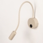 Foto 75124-3: Beige LED-Wandleuchte mit flexiblem Arm und Schalter auf der Wandplatte