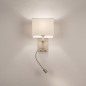 Foto 75125-4 zijaanzicht: Beige wandlamp met witte kap en LED-leeslamp
