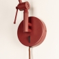 Foto 75128-12: Rote verstellbare Wandleuchte mit Gelenkarm und langem Kabel