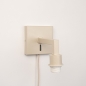 Foto 75130-2: beige wandlamp bedlamp met schakelaar op armatuur