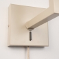 Foto 75130-4: beige wandlamp bedlamp met schakelaar op armatuur