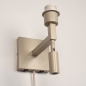 Foto 75131-3 onderaanzicht: Beige bedlamp met led leeslamp en twee schakelaars op wandplaat