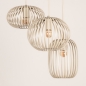 Foto 75132-10 niet_in_feed: Beige hanglamp met drie verschillende open kappen met platte spijlen 