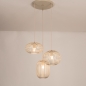 Foto 75132-2 schuinaanzicht: Beige hanglamp met drie verschillende open kappen met platte spijlen 