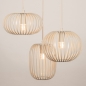 Foto 75132-5 niet_in_feed: Beige hanglamp met drie verschillende open kappen met platte spijlen 