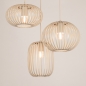 Foto 75132-8 vooraanzicht: Beige hanglamp met drie verschillende open kappen met platte spijlen 