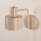 Foto 75158-8: Beigefarbene Metallwandleuchte mit beigem Kabel und Stecker