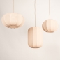 Foto 75176-12 niet_in_feed: Japandi hanglamp met drie verschillende lampionnen van beige stof 