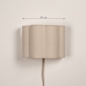 Foto 75181-1 maatindicatie: Scalloped wandlamp van beige stof met snoer en stekker 