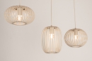 Foto 75209-20 niet_in_feed: Beige hanglamp met drie open kappen aan rechte balk