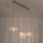 Foto 75209-3 niet_in_feed: Beige hanglamp met drie open kappen aan rechte balk