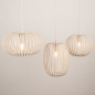 Foto 75209-6 niet_in_feed: Beige hanglamp met drie open kappen aan rechte balk