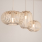 Foto 75209-8: Beige hanglamp met drie open kappen aan rechte balk