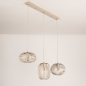 Foto 75209-9 detailfoto: Beige hanglamp met drie open kappen aan rechte balk