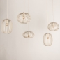 Foto 75210-11 niet_in_feed: Beige hanglamp met vijf open kappen aan rechte balk