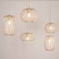 Foto 75210-8: Beige hanglamp met vijf open kappen aan rechte balk