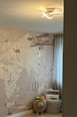 Foto 75253-9 sfeerfoto: Beige led plafondlamp in krulvorm met drie dim standen