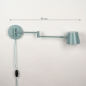 Foto 75326-1: Grün-blaue Wandleuchte mit verstellbarem Gelenkarm, GU10-Fassung sowie Kabel und Stecker
