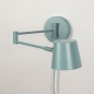 Foto 75326-5: Grün-blaue Wandleuchte mit verstellbarem Gelenkarm, GU10-Fassung sowie Kabel und Stecker