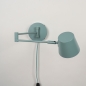 Foto 75326-7: Grün-blaue Wandleuchte mit verstellbarem Gelenkarm, GU10-Fassung sowie Kabel und Stecker