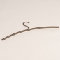 Foto 75454-2: Brauner Kleiderbügel aus Edelstahl mit drehbarem Haken