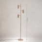 Foto 75729-1 maatindicatie: Strakke taupekleurige vloerlamp met drie verstelbare spots