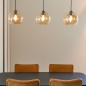 Foto 75779-18: Trendy hanglamp voorzien van drie glazen bollen in een champagnekleur
