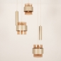 Foto 75799-2: Ronde, beige hanglamp voorzien van drie glazen kappen en twee spots