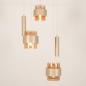 Foto 75799-4: Ronde, beige hanglamp voorzien van drie glazen kappen en twee spots
